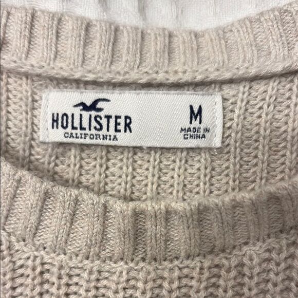 Hollister Cream Crew Neck Sweater with Relaxed Fit Size M - Picture 2 of 5